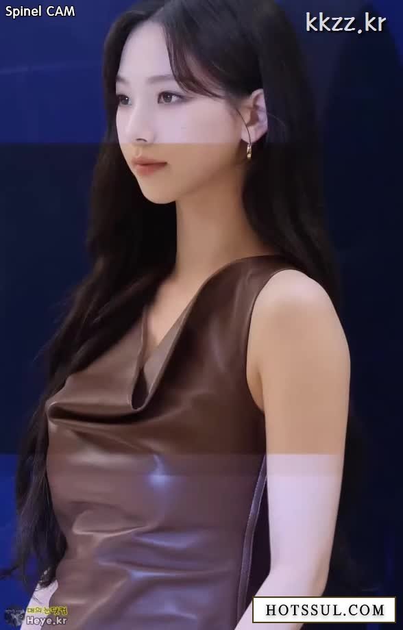 카메라 플래시에도 끄떡없는 에스파 카리나 움짤 카메라 플래시에도 끄떡없는 에스파 카리나 움짤