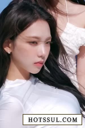 주목 받을 수밖에 없는 에스파 카리나 움짤 주목 받을 수밖에 없는 에스파 카리나 움짤