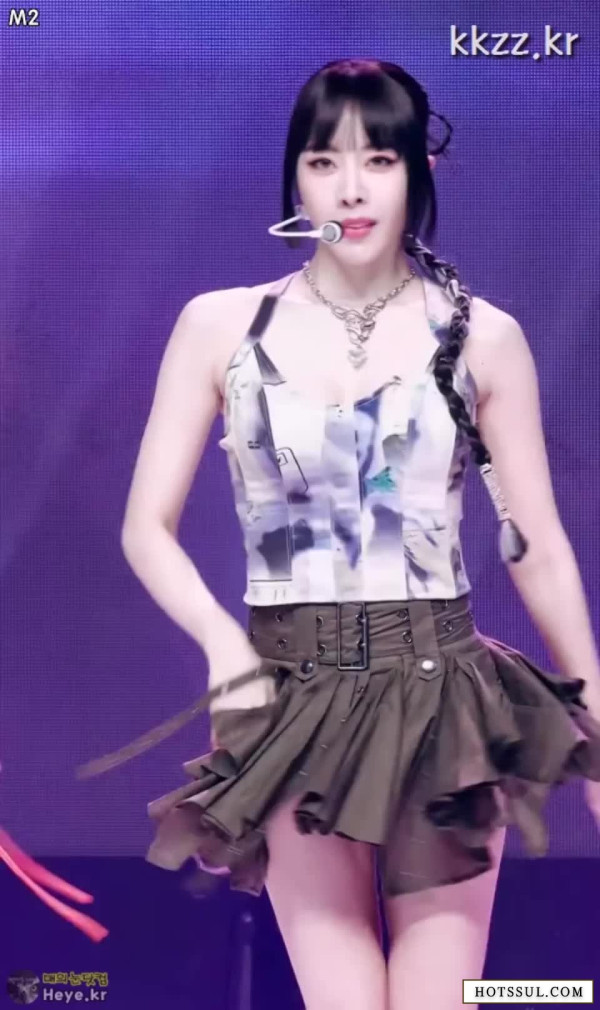 많이 파인 브브걸 은지 움짤
